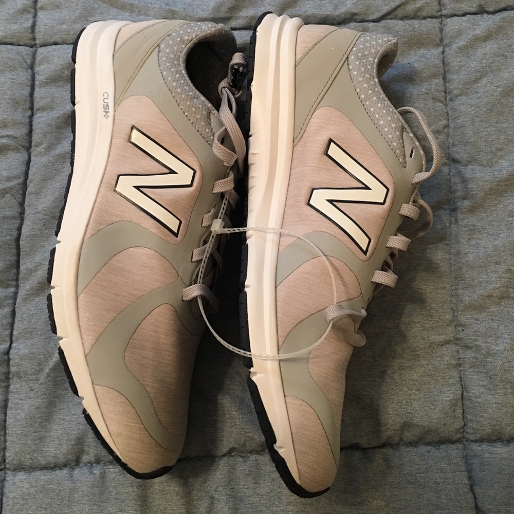 Women’s New Balance running shoes Sz 12 NWOT